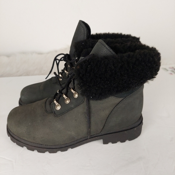 Vintage Sorel Leather Booties Shearling Lace-up Ankle Boots 6W Genuine Sheepskin - Picture 1 of 12